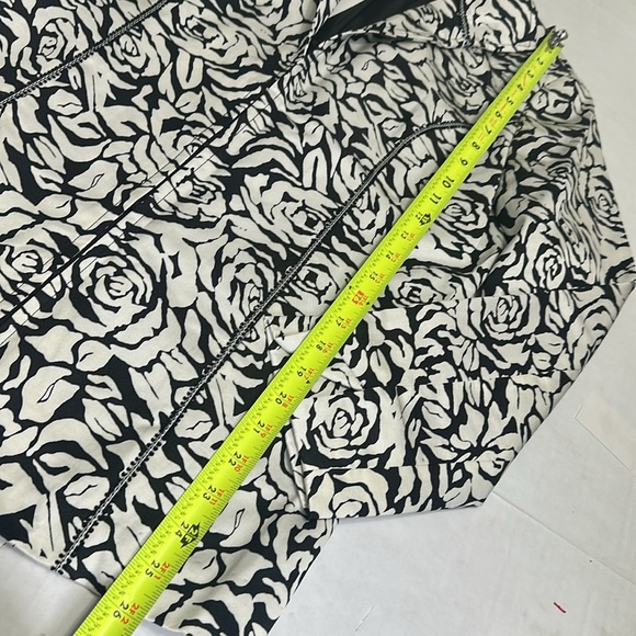 Chico’s Contrast Fleur Elanore Jacket White Black Floral Womens Size 1 NWT - Picture 10 of 12